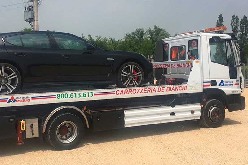 carroattrezzi con macchina